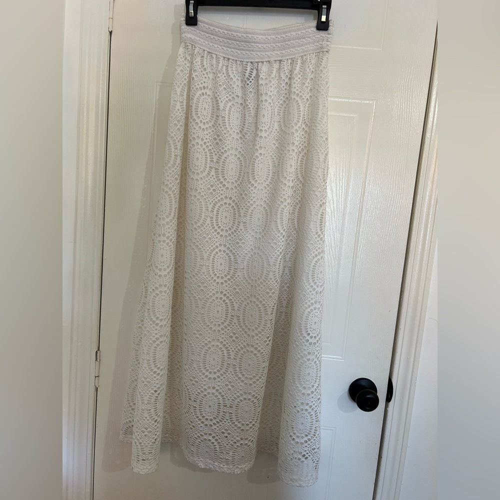 Elegant White Lace Skirt